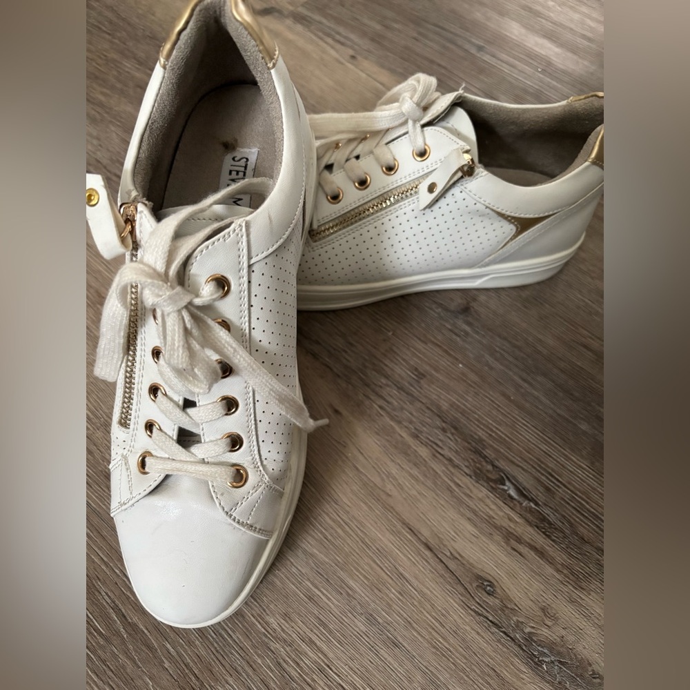 Steve Madden White Runners with gold details